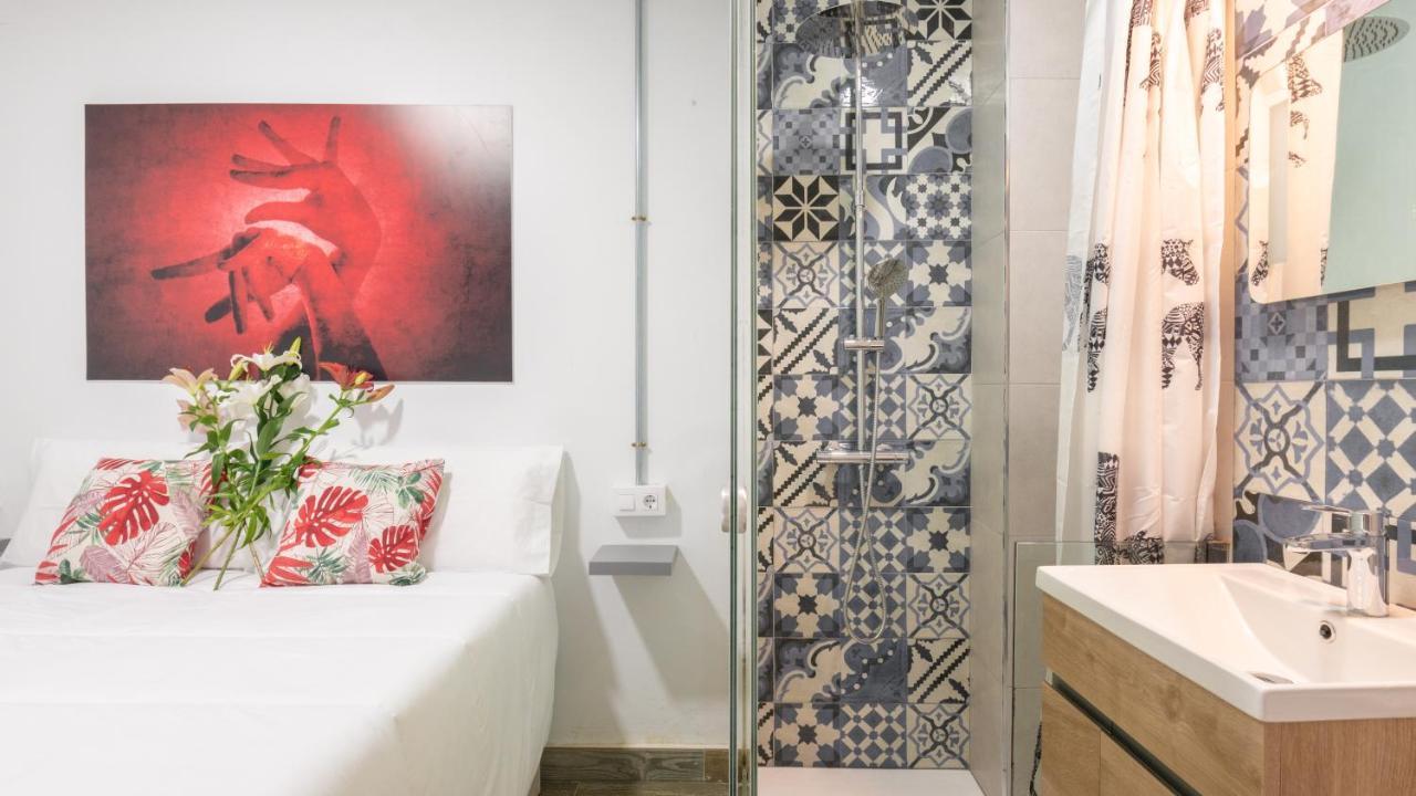 Guesthouse Room & Studio Seville La Flamenka Bagian luar foto