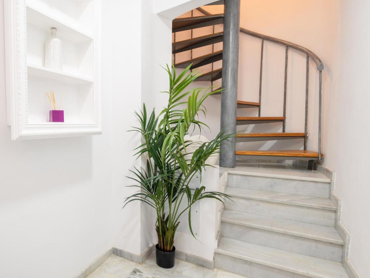Guesthouse Room & Studio Seville La Flamenka Bagian luar foto