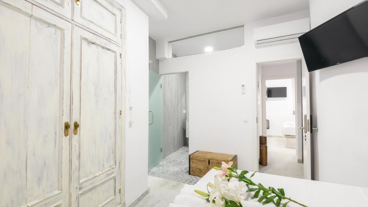 Guesthouse Room & Studio Seville La Flamenka Bagian luar foto