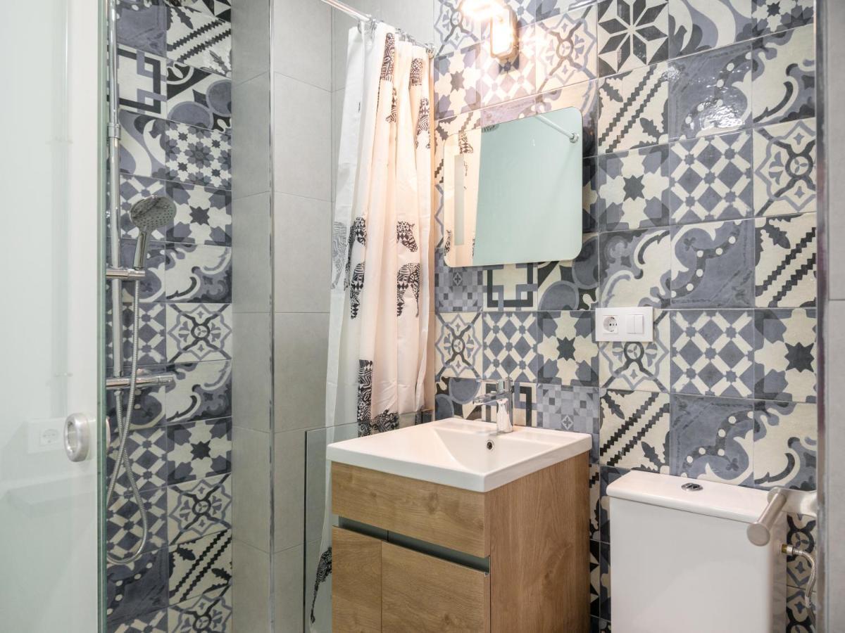 Guesthouse Room & Studio Seville La Flamenka Bagian luar foto