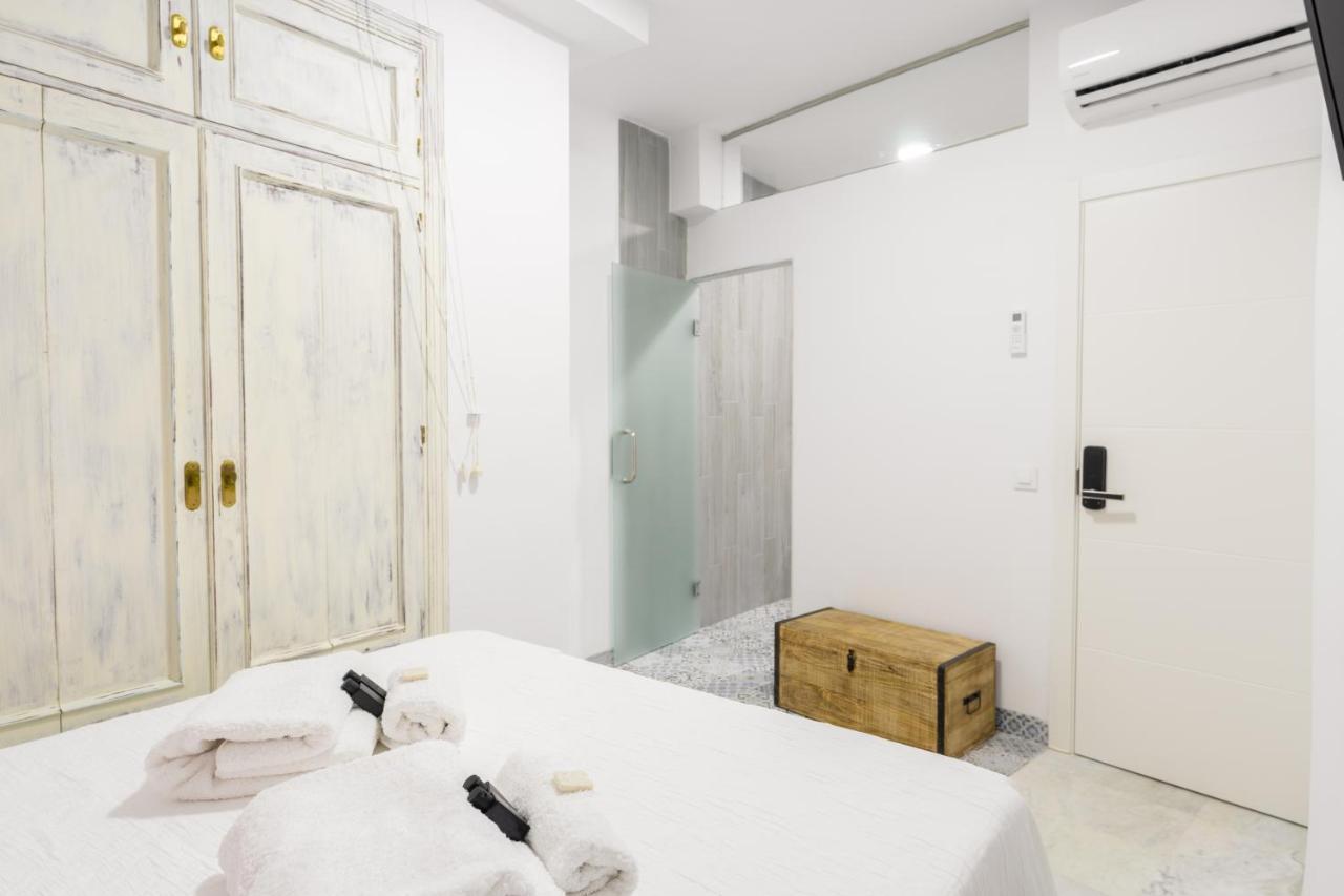 Guesthouse Room & Studio Seville La Flamenka Bagian luar foto