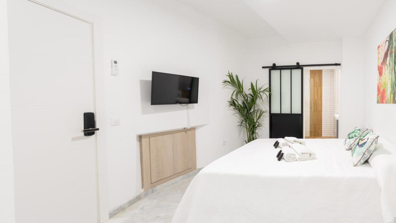 Guesthouse Room & Studio Seville La Flamenka Bagian luar foto
