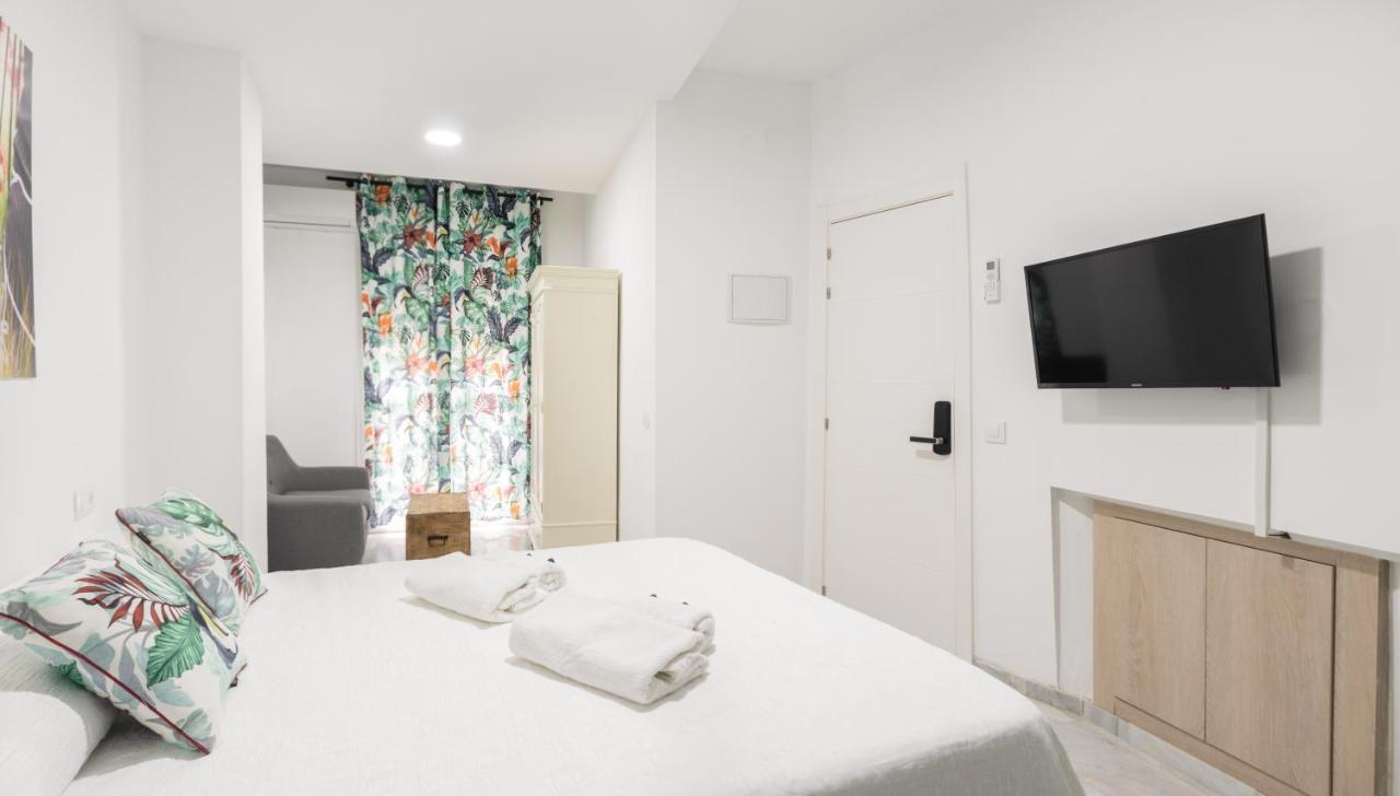 Guesthouse Room & Studio Seville La Flamenka Bagian luar foto